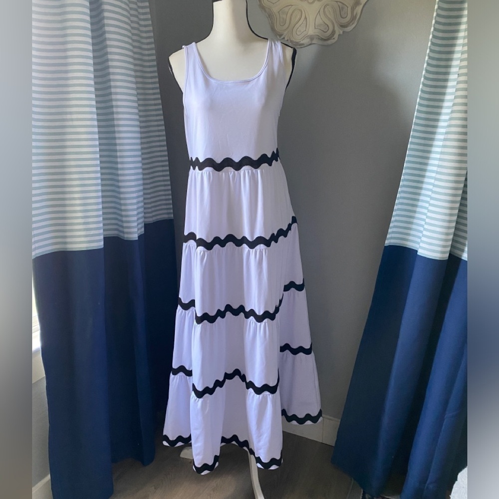 Pretty Garden Maxi Striped Elegant White and Black Sleeveless Dress